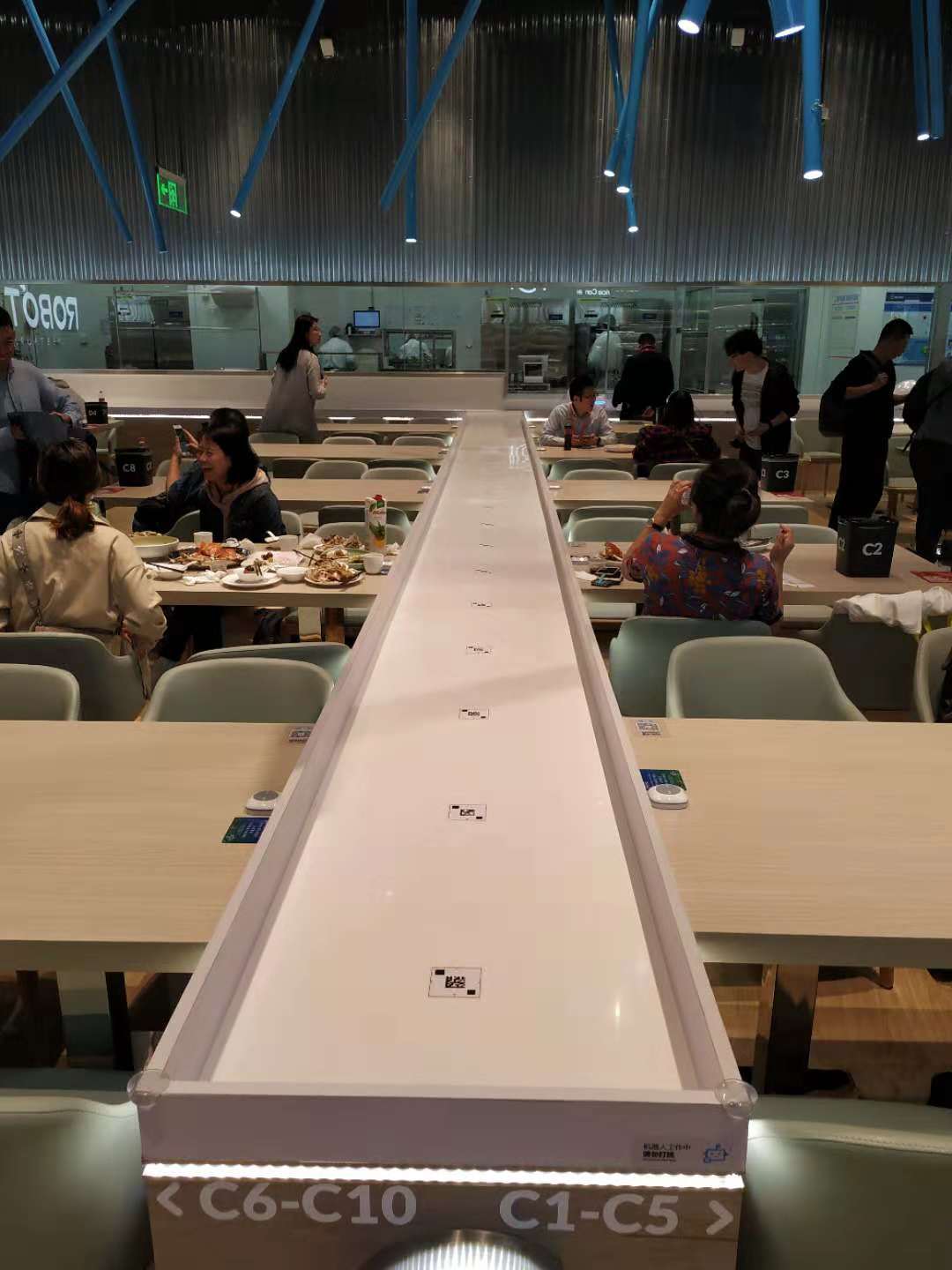 开运体育控股有限公司一种自动送餐车的变轨轨道(图1)