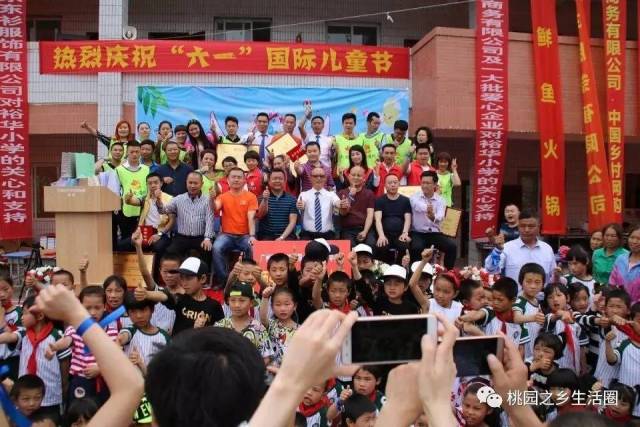 3人溺水命悬一线名大学生出手相救 3人溺水命悬一线名大学生出手相救